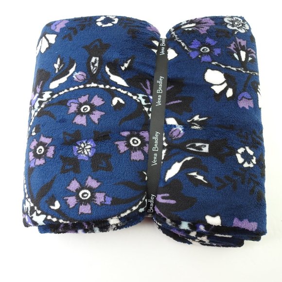 Vera Bradley Bedding Vera Bradley Holiday Throw Blanket Fleur Medallion Poshmark